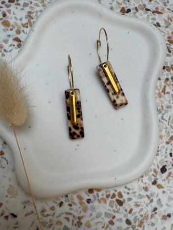 Moderne Acetat Creolen mit Leopardenmuster & Gold-Akzent – Geometrische Ohrringe aus Edelstahl, Hypoallergen, Tortoise Shell, Dangle Earring