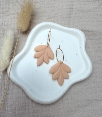 Polymer Clay Ohrringe Blätter Design – Edelstahl Creolen gold | handgemachte Boho Ohrringe | federleicht & nickelfrei | Geschenk für Frauen