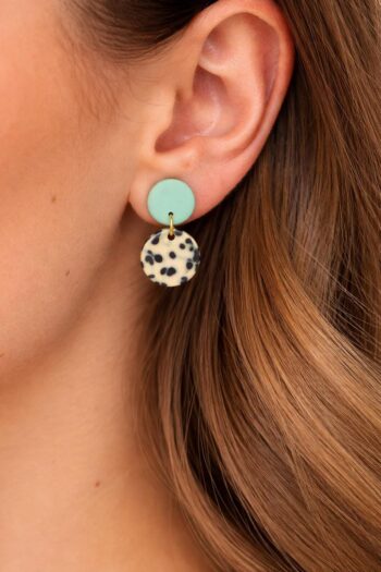 Handgemachte Ohrringe aus Clay und Acetat Mint & Dalmatiner | Runde Statement-Ohrringe | Leicht und stilvoll