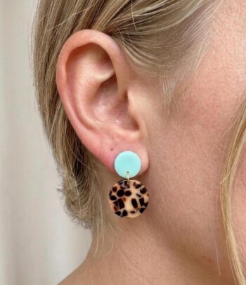 Handgemachte Ohrringe aus Clay und Acetat Mint & Leopard | Runde Statement-Ohrringe | Leicht und stilvoll | Geschenk für Sie