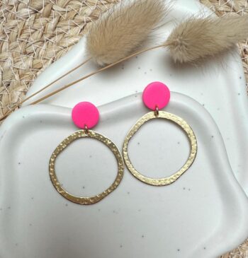 Handgemachte Ohrringe Polymer Clay | Pink & Gold | Gehämmert Matt | Boho Steckohrringe | Leichte Statement-Ohrringe | Geschenk
