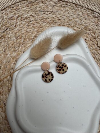 Handgemachte Ohrringe aus Clay und Acetat Rosé & Leopard | Runde Statement-Ohrringe | Leicht und stilvoll | Geschenk für sie