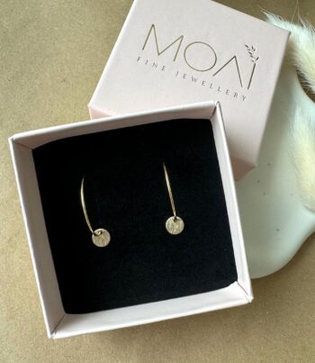 Gold Coin Ohrringe • Zarte Creolen mit Münzanhänger vergoldet • Minimalistischer Brautschmuck • Edelstahl Hoops Gold • Geschenk für Sie