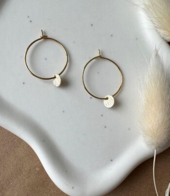 Gold Coin Ohrringe • Zarte Creolen mit Münzanhänger vergoldet • Minimalistischer Brautschmuck • Edelstahl Hoops Gold • Geschenk für Sie