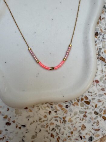 Minimalistische Miyuki Kette Gold, Filigrane Edelstahl Halskette Neon Coral, Zarte Perlenkette Koralle Neonorange, Layering Kette, Geschenk