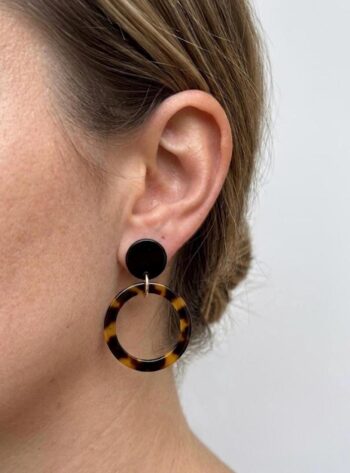 Ohrhänger Tortoise Shell & Schwarz – Runde Acryl-Ohrringe im Schildpatt-Look – Elegante Statement-Ohrringe – Retro-Stil Schmuck für Damen
