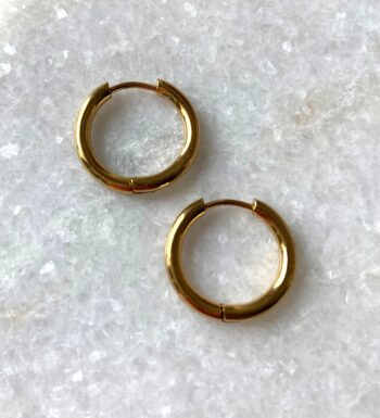 Runde Creolen Edelstahl

Zeitlose Edelstahl-Creolen mit Click-Verschluss, in Gold oder Silber, 16mm oder 25mm.