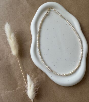 Zierliche Süßwasserperlenkette, feine Perlenkette weiß, Perlen Choker, Geschenk für Sie, Feine Boho Kette, Layering Kette, Braut Geschenk