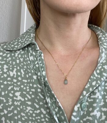 Zierliche gruene Aventurine Halskette

Zierliche vergoldete Edelstahlkette mit gruenem Aventurine-Anhaenger, 40cm, verstellbar.